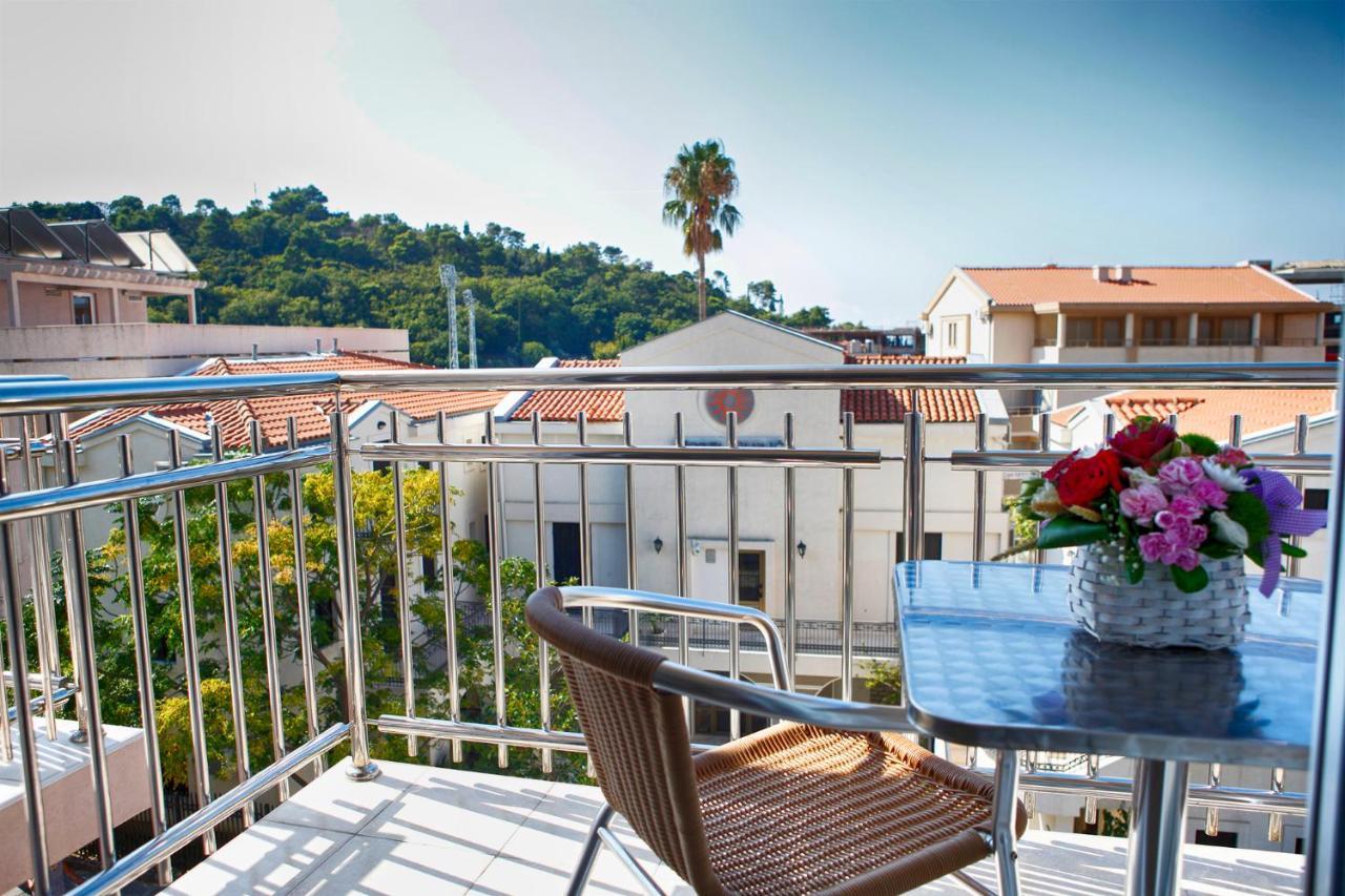 House Star * Petrovac